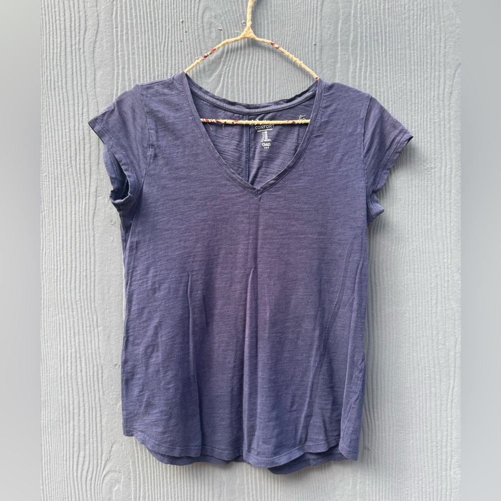 Women’s Gap Brand Navy V-Neck T-Shirt Size XS